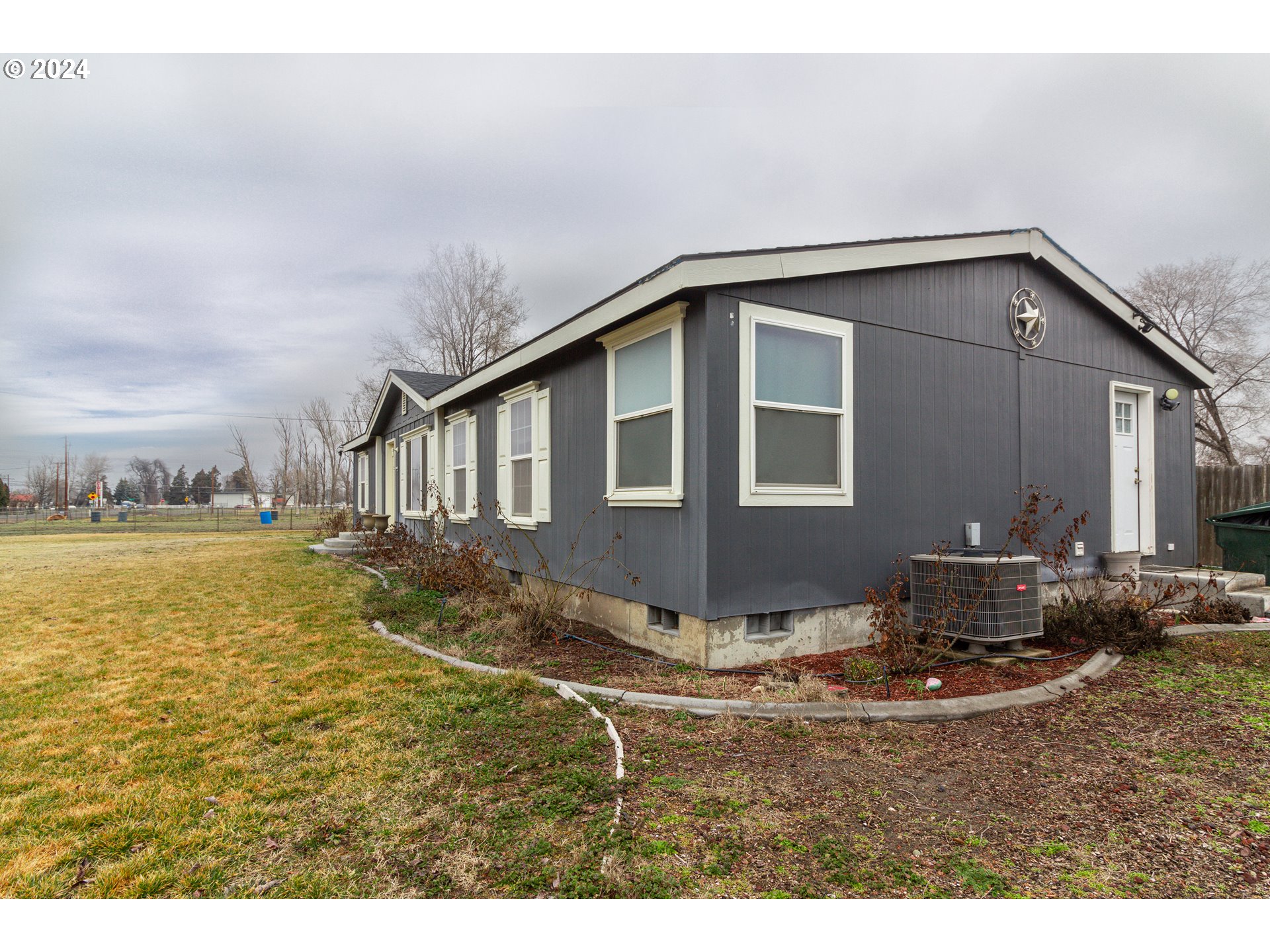 80265 Canal Road Hermiston, OR 97838 - Photo 18 of 26 a house view with swimming pool and sitting space