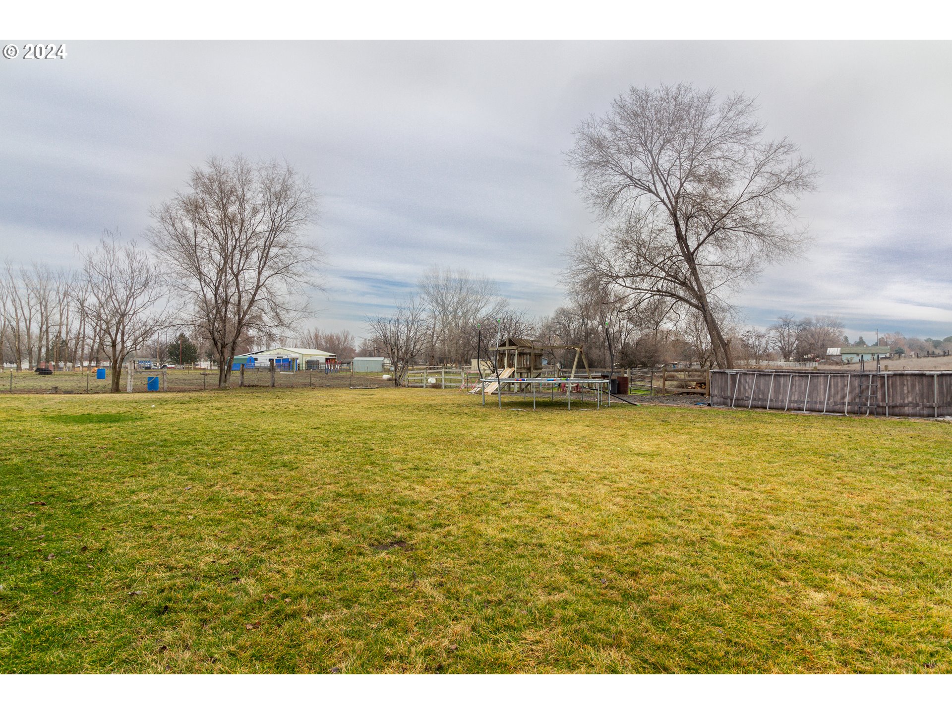 80265 Canal Road Hermiston, OR 97838 - Photo 19 of 26 a view of yard and lake view