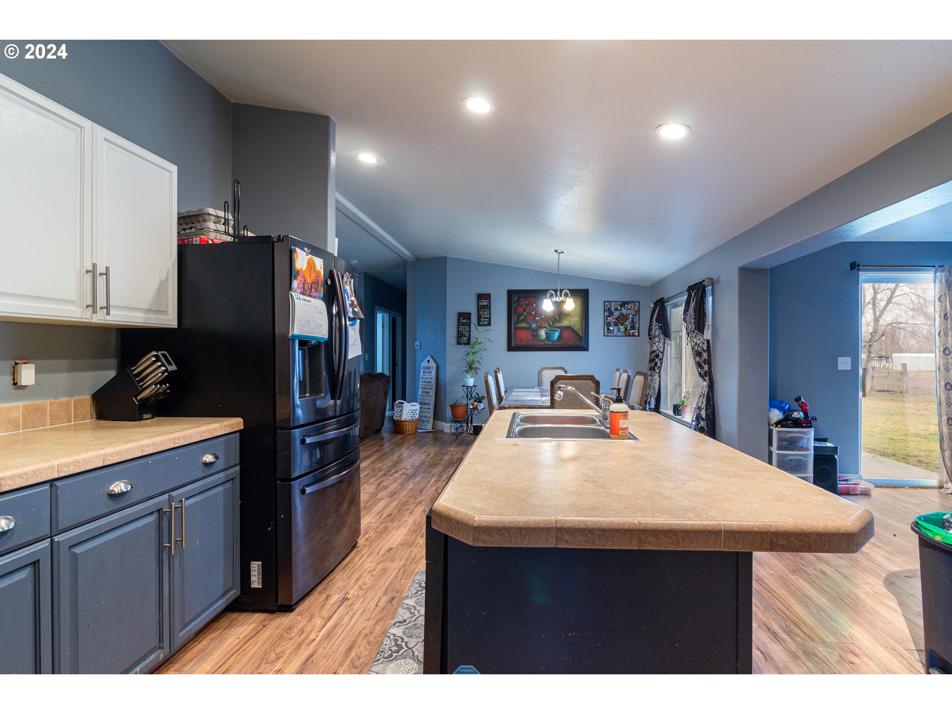 80265 Canal Road Hermiston, OR 97838 - Photo 3 of 26 a kitchen with sink and cabinets
