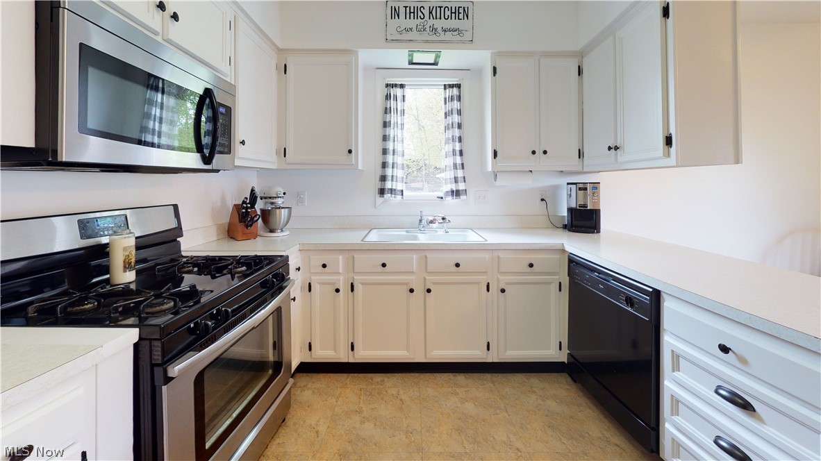 7264 Reynolds Road Mentor, OH 44060 - Photo 2 of 14 Eat-in Kitchen