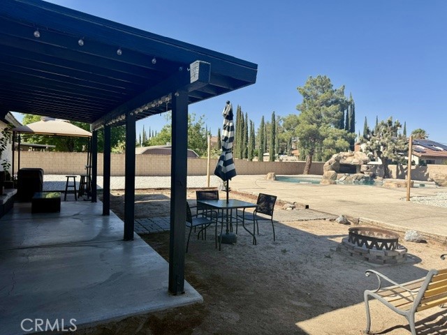 13375 Rincon Road Apple Valley, CA 92308 - Photo 50 of 72 Backyard / covered patio area from side of house