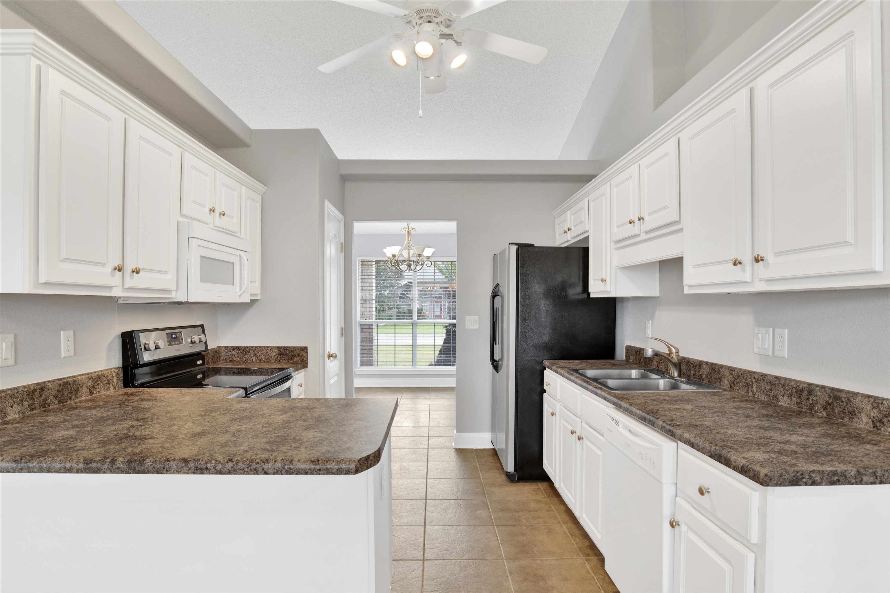 1043 Orlando Drive Foley, AL 36535 - Photo 9 of 25 Kitchen