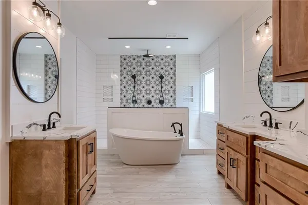 $895,000 | 4709 Sienna Ridge, Riverside, MO 64150