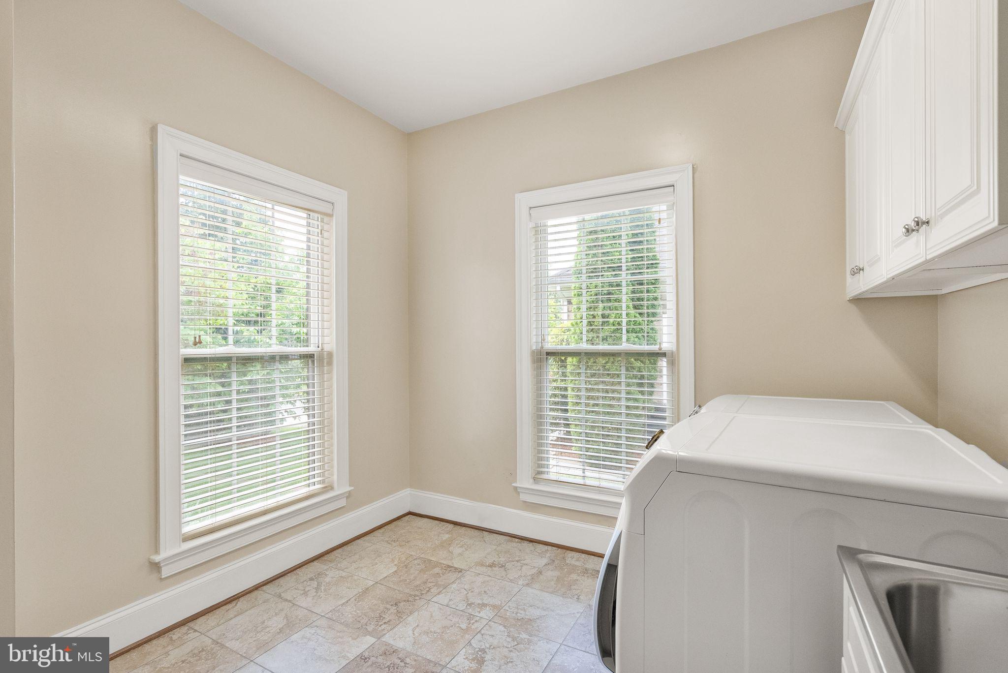7534 Red Hill Drive Springfield, VA 22153 - Photo 34 of 90 a room with a bed and a window