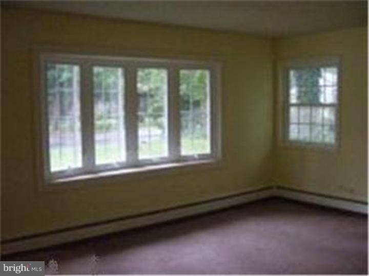 338 Larch Road Mount Laurel, NJ 08054 - Photo 4 of 10 Living Room