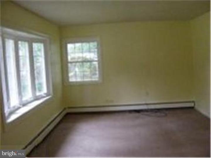 338 Larch Road Mount Laurel, NJ 08054 - Photo 5 of 10 Living Room
