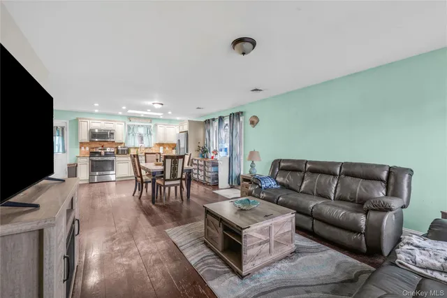 $424,498 | 498 A William Floyd Parkway, Shirley, NY 11967