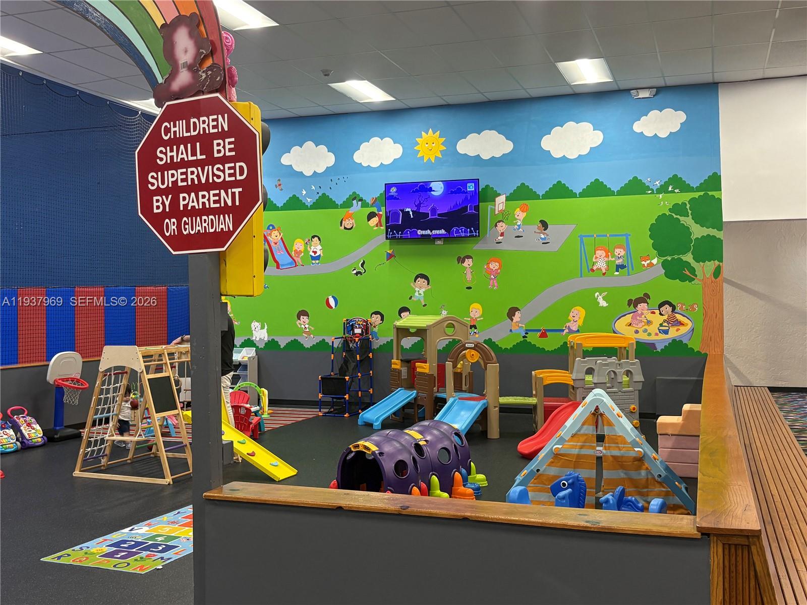 117 Danielle Court Weston, FL 33326 - Photo 33 of 43 a room that has a lot of flowers