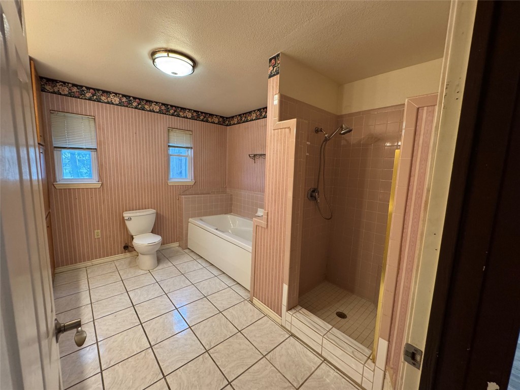 5054 Old Goforth Road Buda, TX 78610 - Photo 18 of 28 a bathroom with a shower and a toilet
