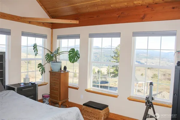 $500,000 | 299 Vulcan Mountain Road, Curlew, WA 99118