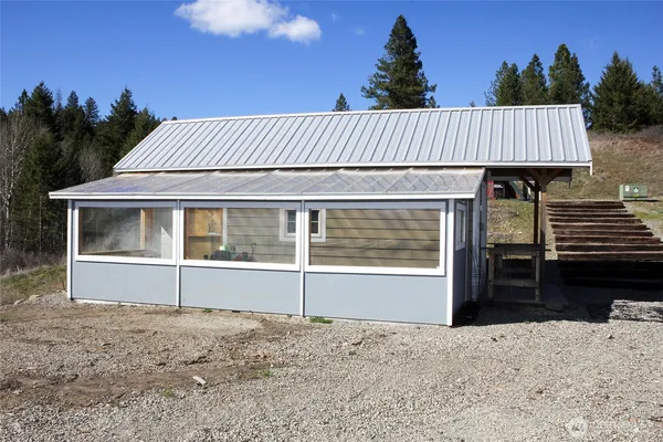 $500,000 | 299 Vulcan Mountain Road, Curlew, WA 99118