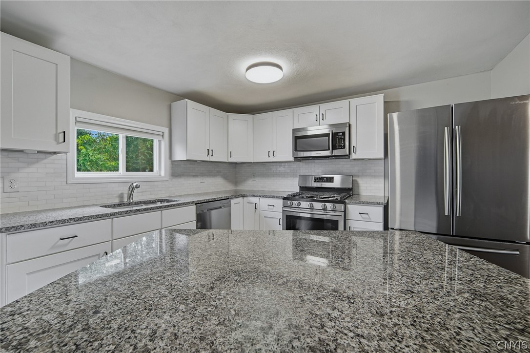 4270 Old Meadow Road Clay, NY 13041 - Photo 15 of 41 Gallery Image 15