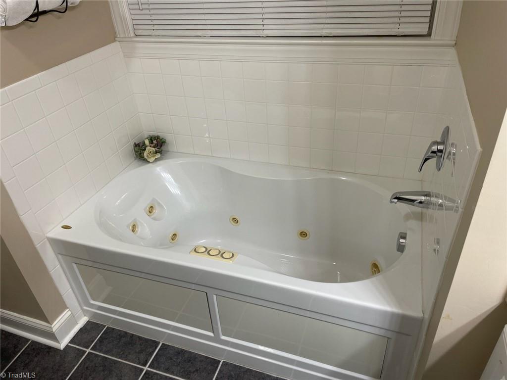 204 Rudder Lane Sneads Ferry, NC 28460 - Photo 14 of 39 Jetted Tub