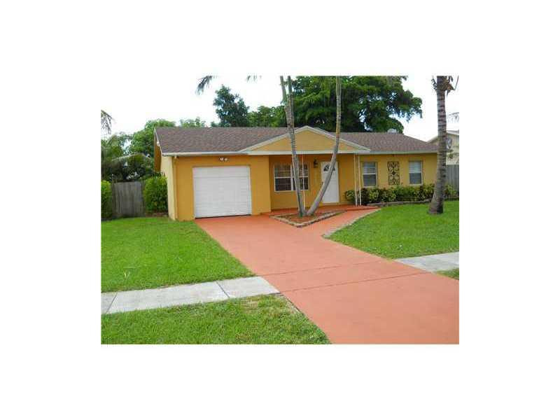 7925 Southwest 5th Street Pompano Beach, FL 33068 - Photo 2 of 9 Exterior Front