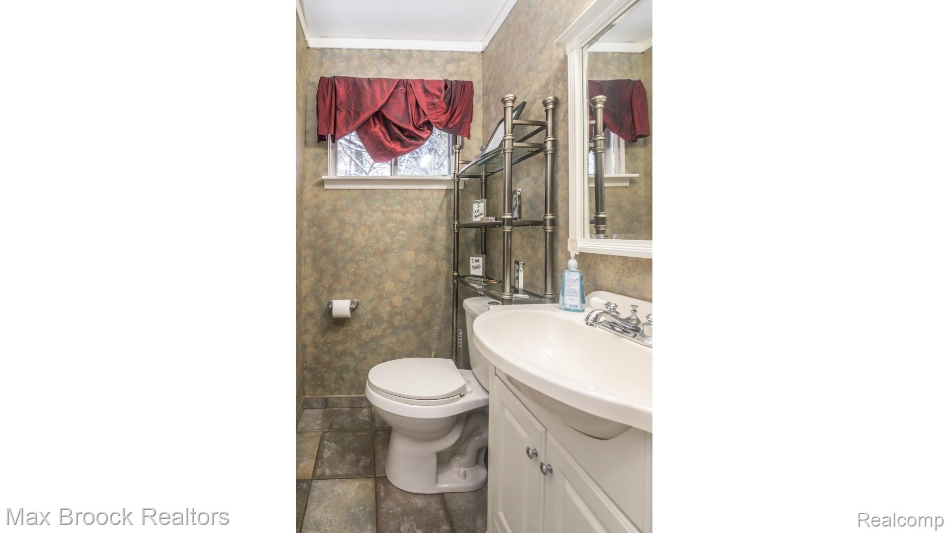 2209 Frazho Road Warren, MI 48091 - Photo 16 of 34 017_12.jpg