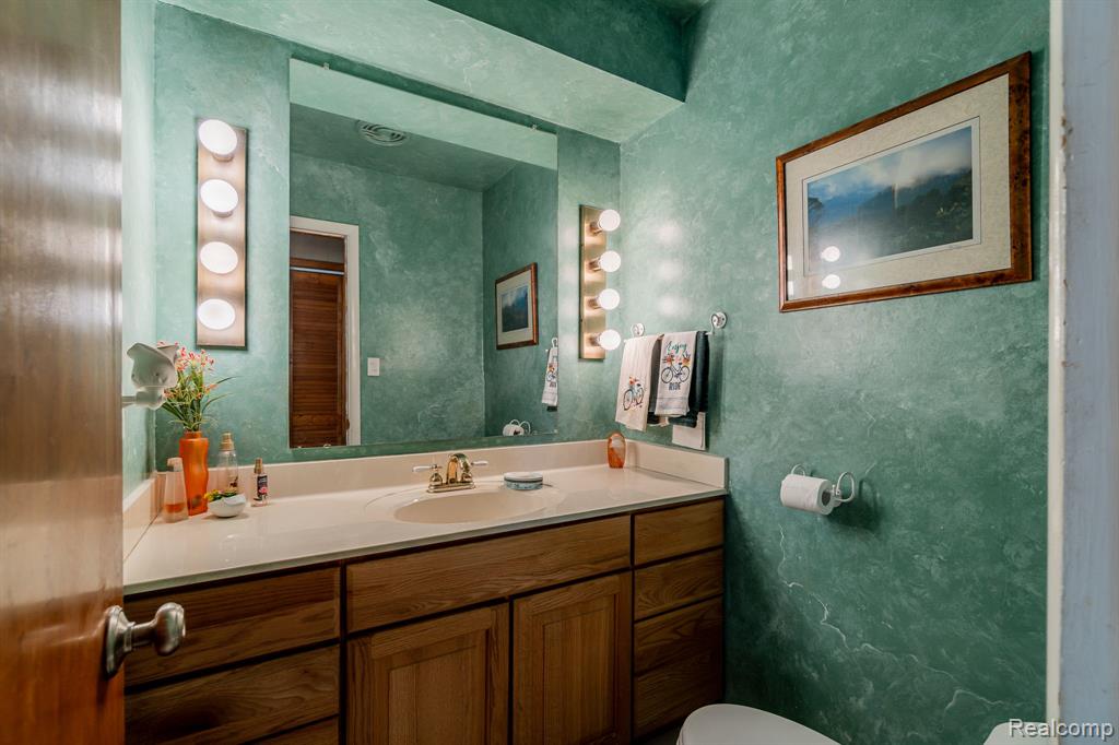 28012 Ridgebrook Road Farmington Hills, MI 48334 - Photo 18 of 43