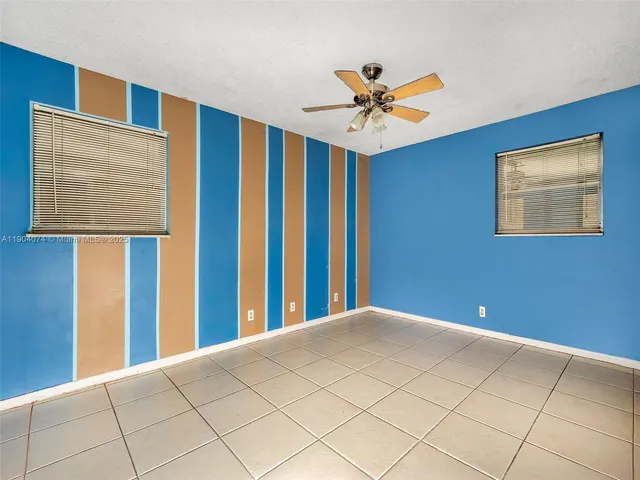 a view of a livingroom with a ceiling fan