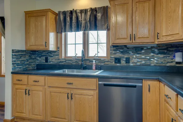 $625,000 | 10801 72nd Street South, Horace, ND 58047