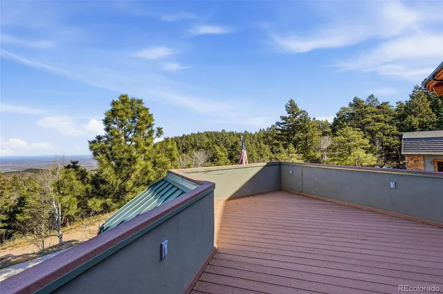 an empty room with windows and ceiling fan