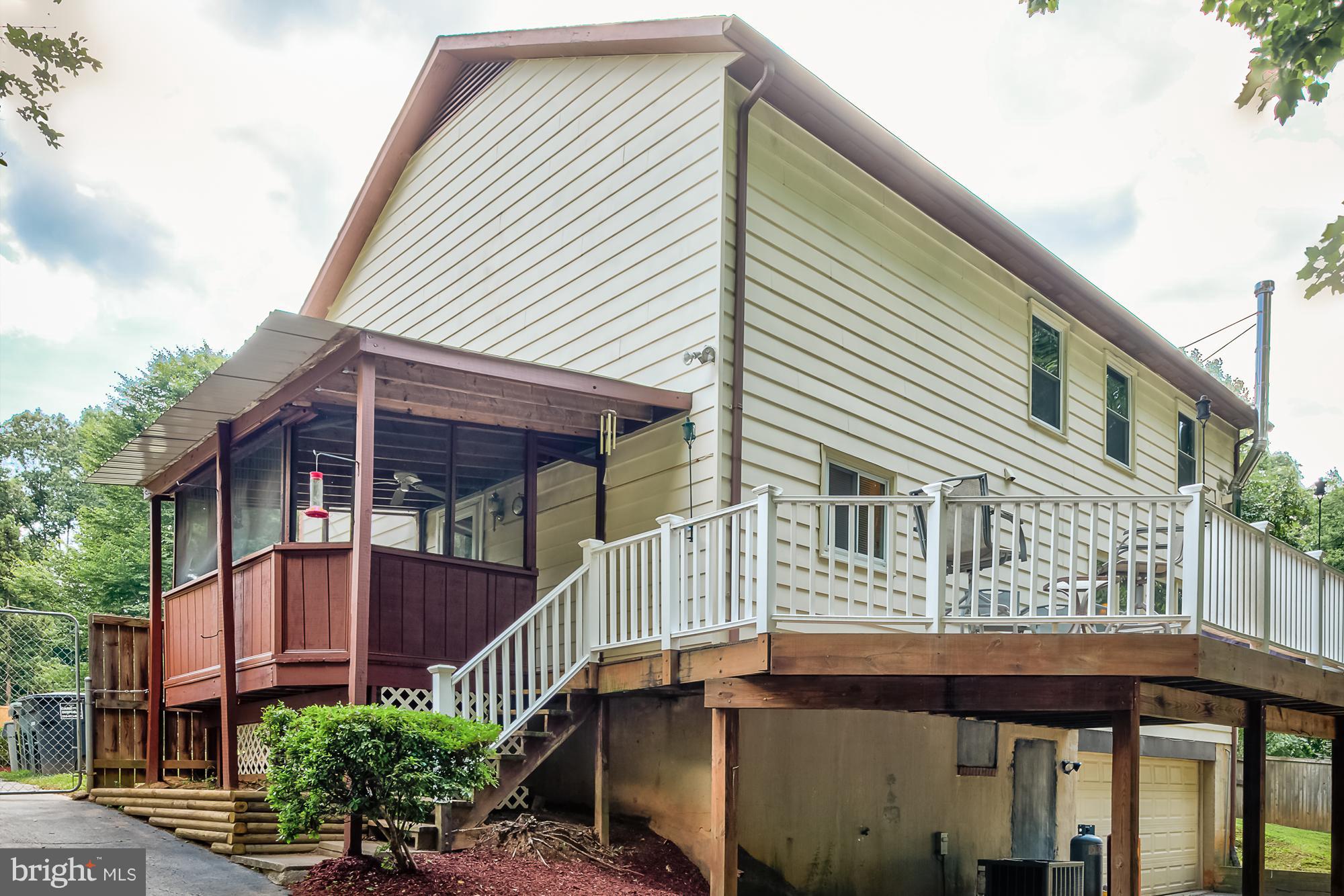7264 Ridgeway Drive Manassas, VA 20112 - Photo 2 of 27 Screened Porch off of Kitchen