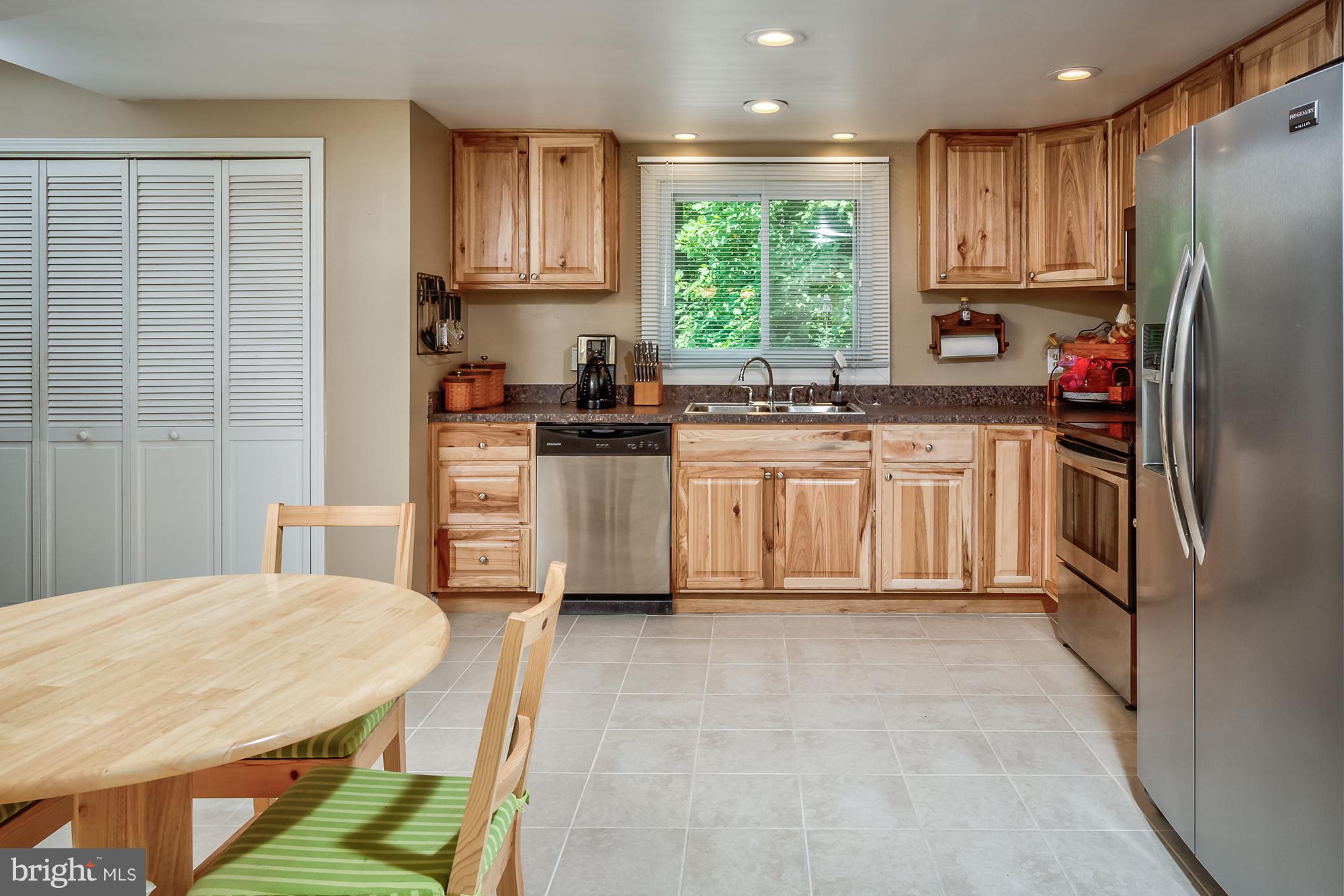 7264 Ridgeway Drive Manassas, VA 20112 - Photo 14 of 27 Top of the line Stainless Appliances