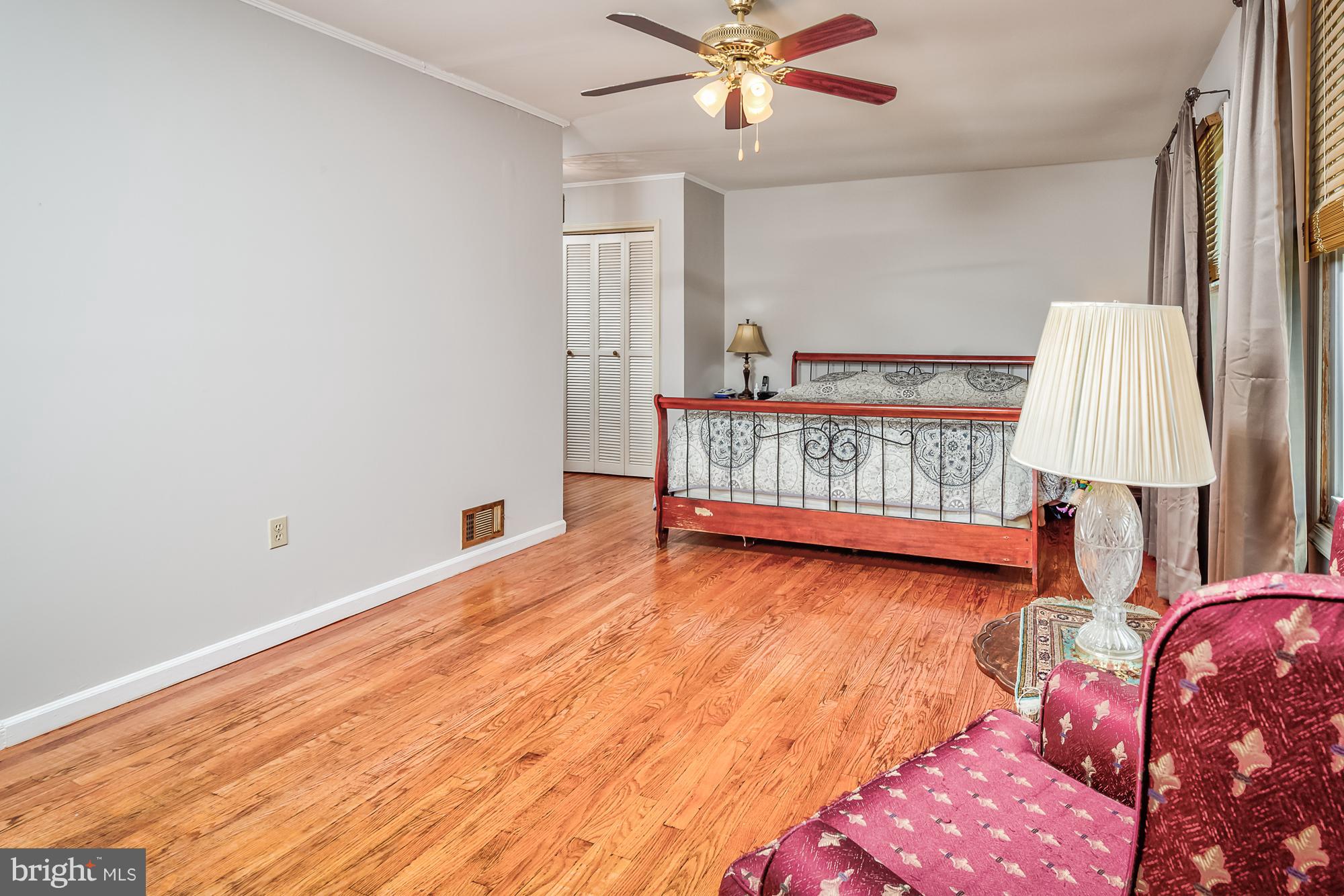 7264 Ridgeway Drive Manassas, VA 20112 - Photo 17 of 27 Wood Floors, En Suite Bath