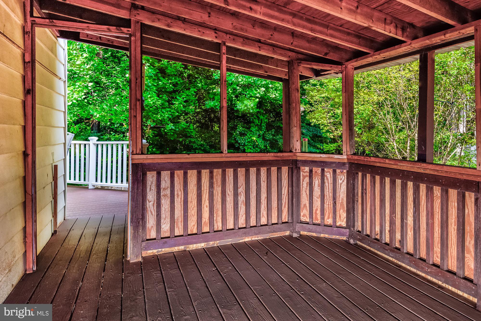 7264 Ridgeway Drive Manassas, VA 20112 - Photo 5 of 27 Screen Porch off of the Kitchen