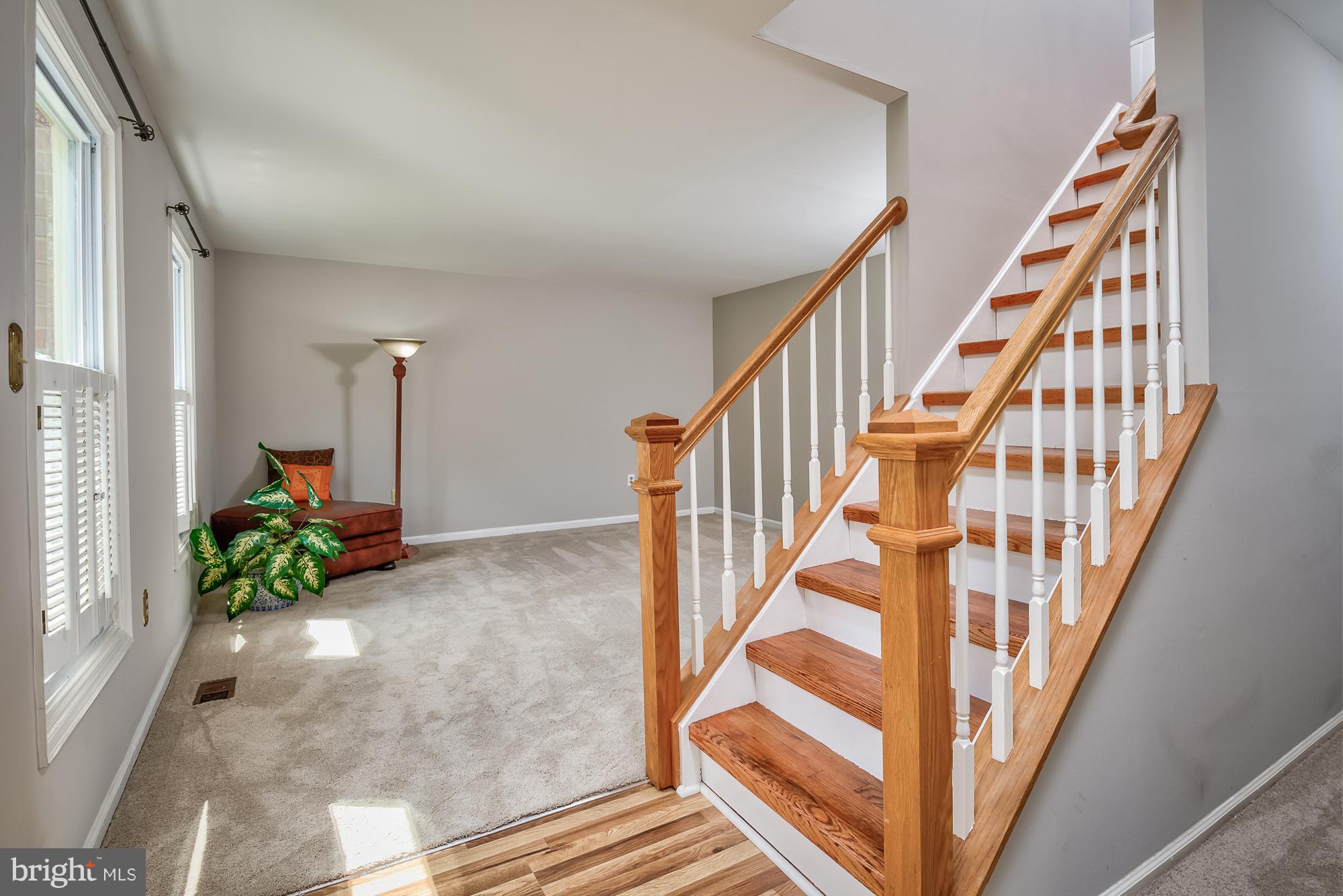 7264 Ridgeway Drive Manassas, VA 20112 - Photo 6 of 27 Spacious Entry