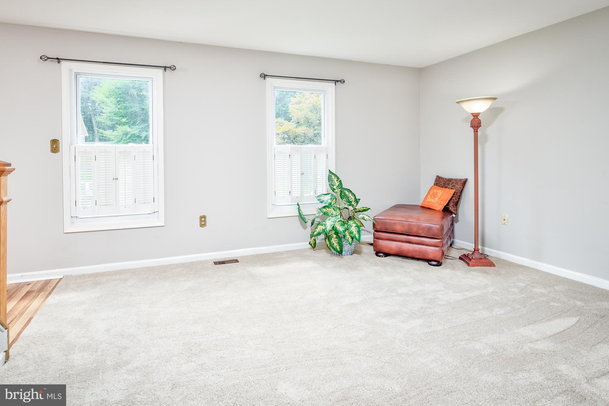 7264 Ridgeway Drive Manassas, VA 20112 - Photo 7 of 27 Large and Spectacular Light w/New Carpet