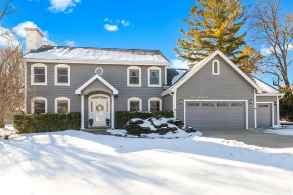 $915,000 | N23-w28271 Beach Park Circle, Delafield, WI 53072