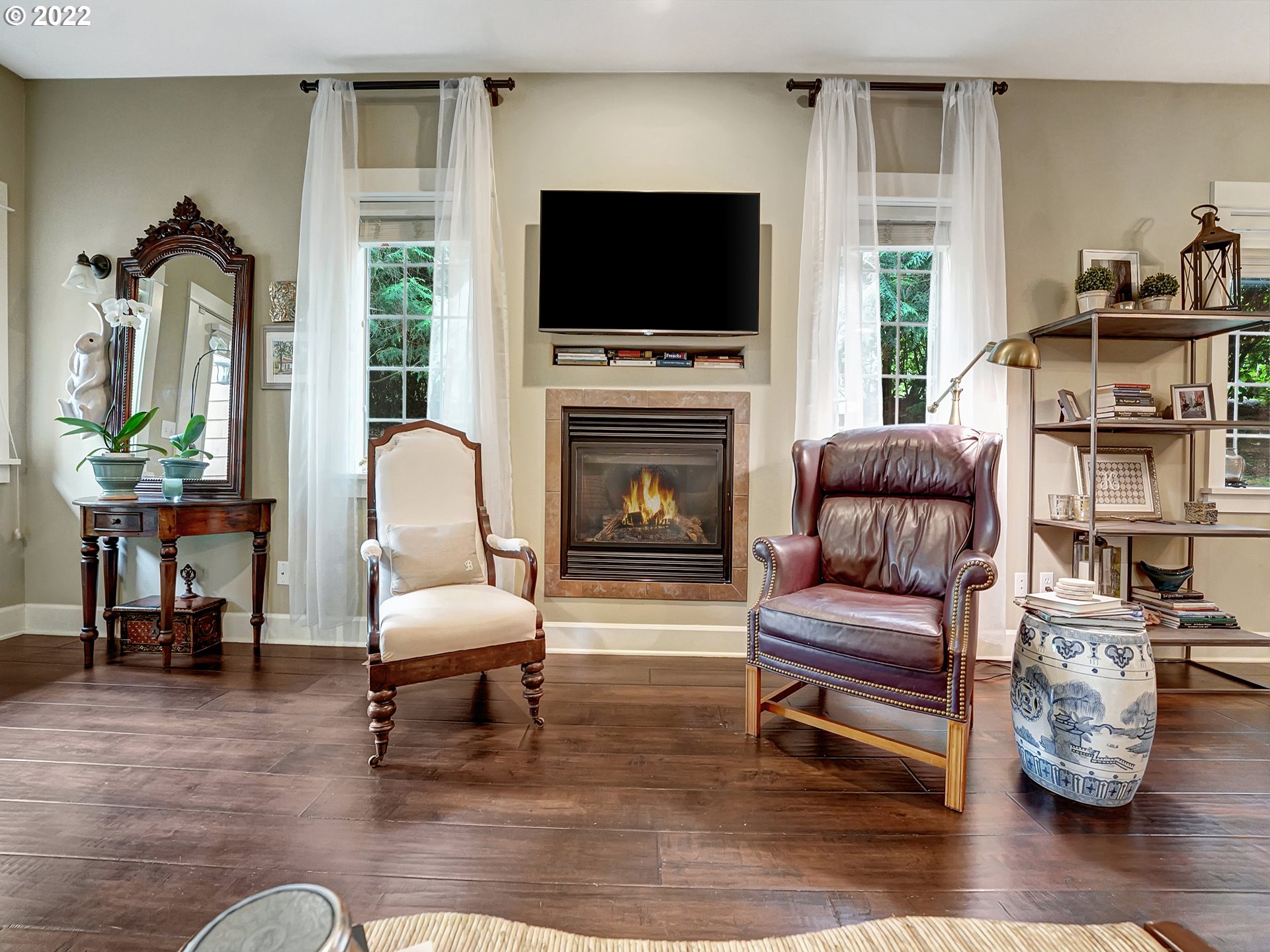 12868 Boones Ferry Road Lake Oswego, OR 97035 - Photo 7 of 32 Living Room