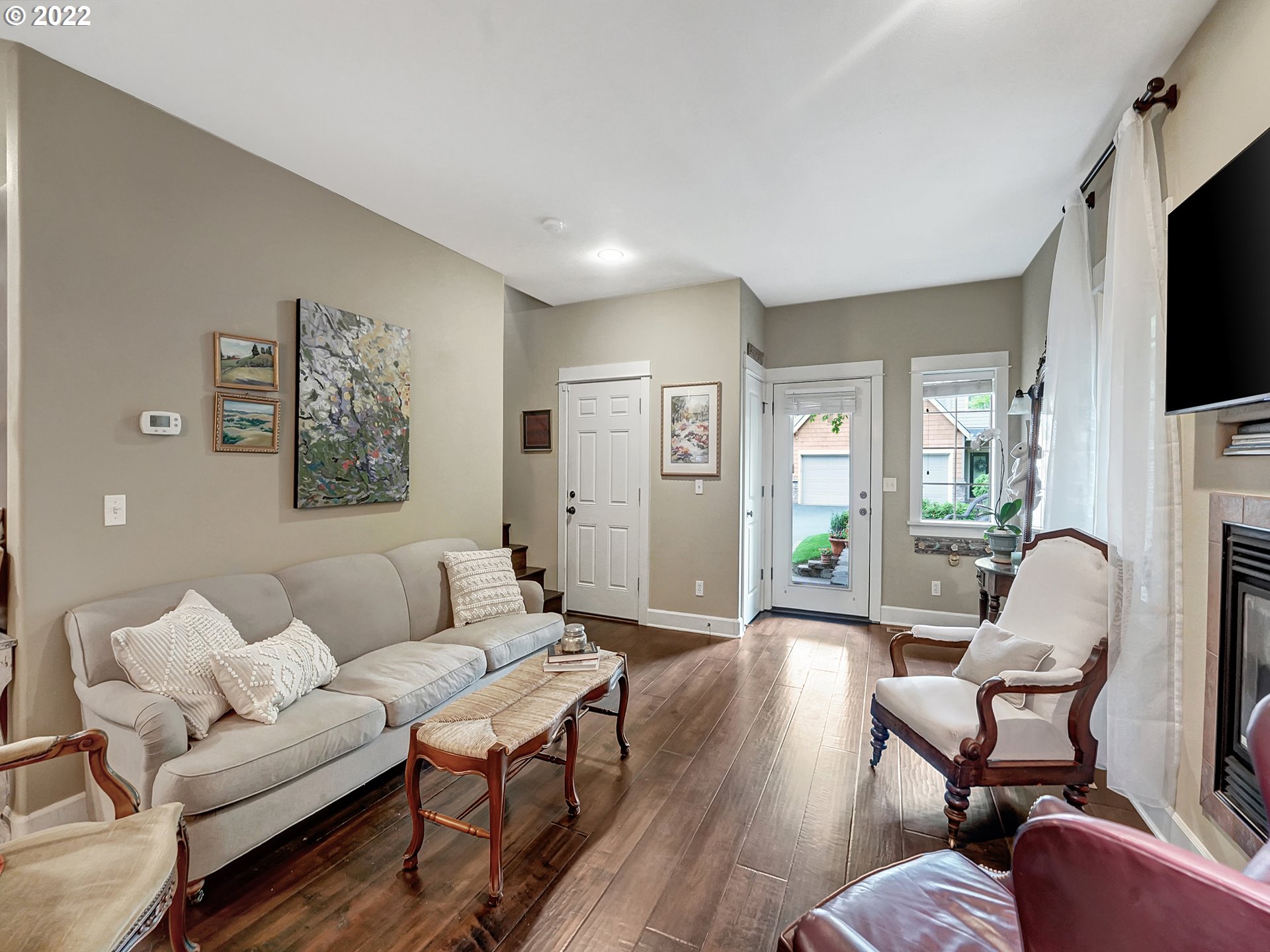 12868 Boones Ferry Road Lake Oswego, OR 97035 - Photo 8 of 32 Living Room