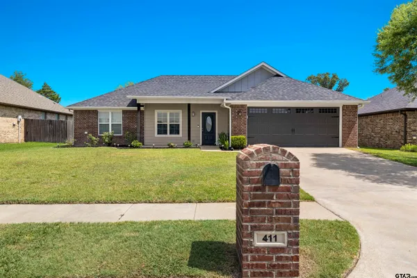 $284,900 | 411 Harrell Drive, Chandler, TX 75758