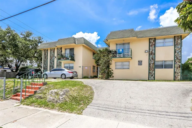 $1,475 | 720 Northwest 27th Court, Unit 2, Miami, FL 33125