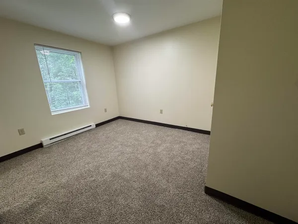 $1,850 | 99 Eastern Avenue, Unit 202, Manchester, NH 03104