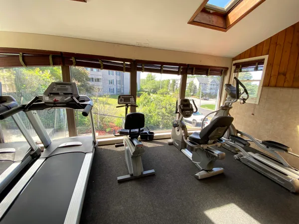 $1,850 | 99 Eastern Avenue, Unit 202, Manchester, NH 03104