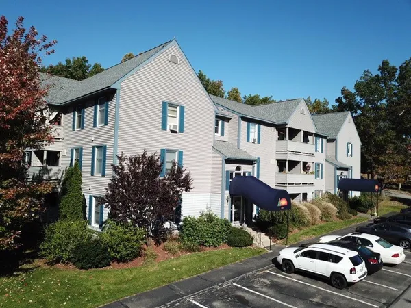 $1,850 | 99 Eastern Avenue, Unit 202, Manchester, NH 03104