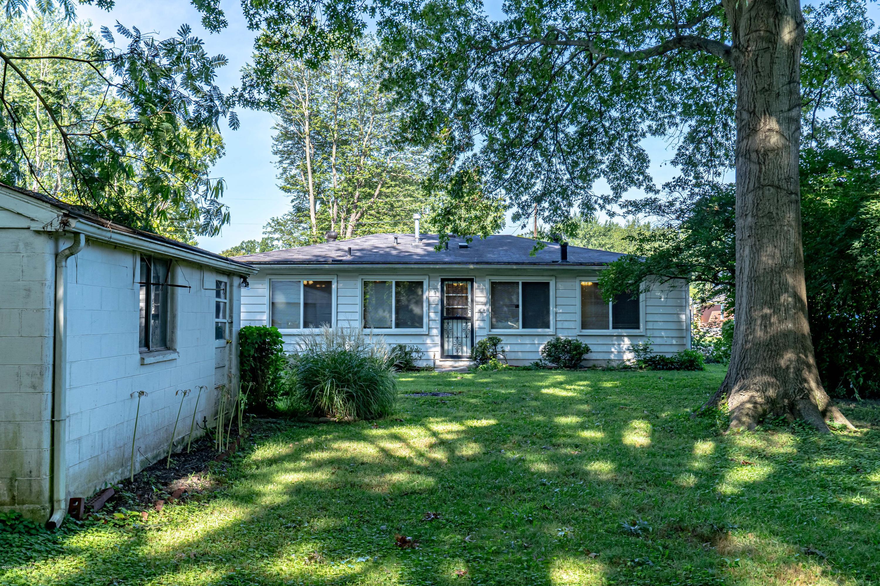 8539 Chase Road Louisville, KY 40258 - Photo 8 of 10 DSC04685