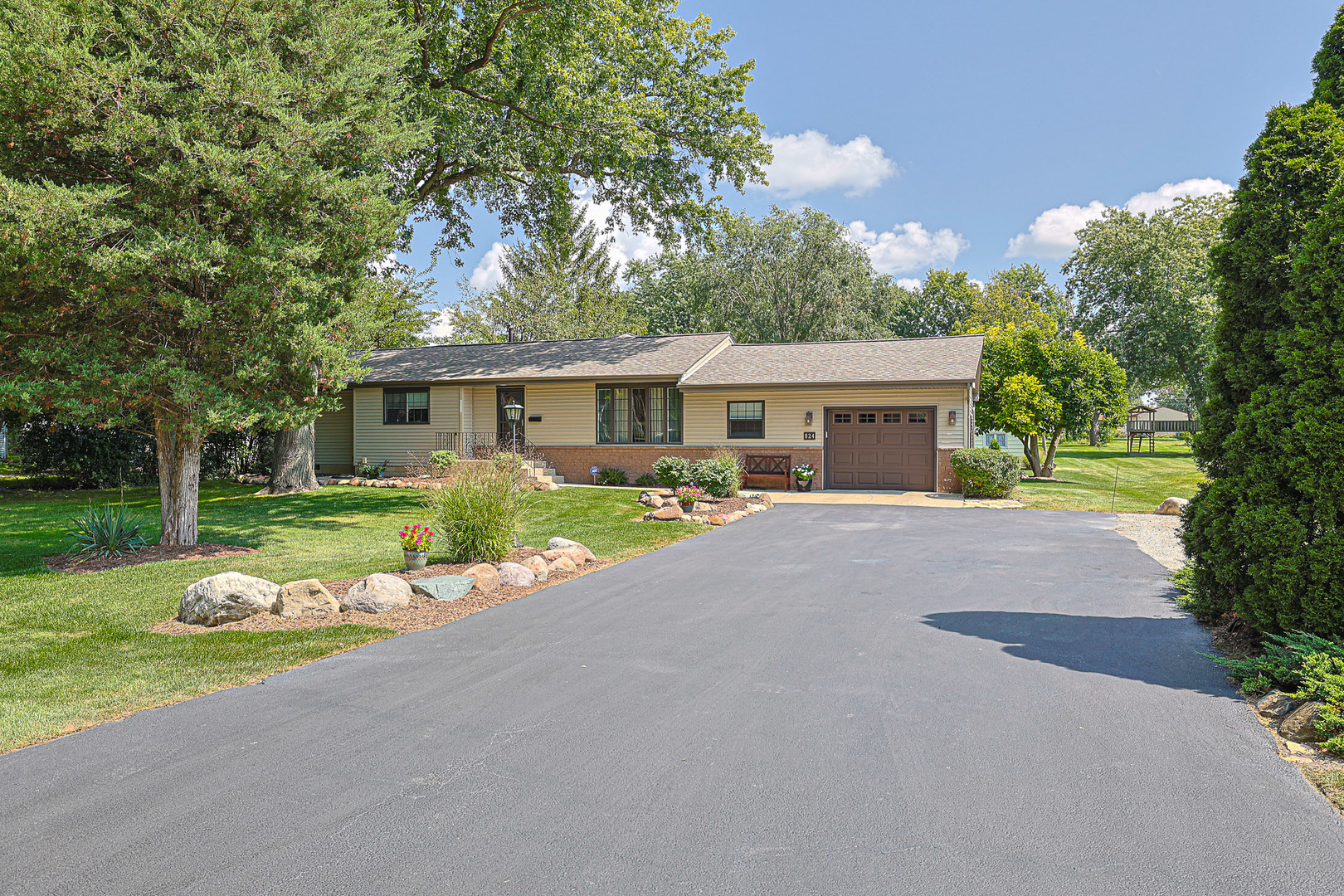 824 Ogden Road New Lenox, IL 60451 - Photo 2 of 30 Gallery Image 2