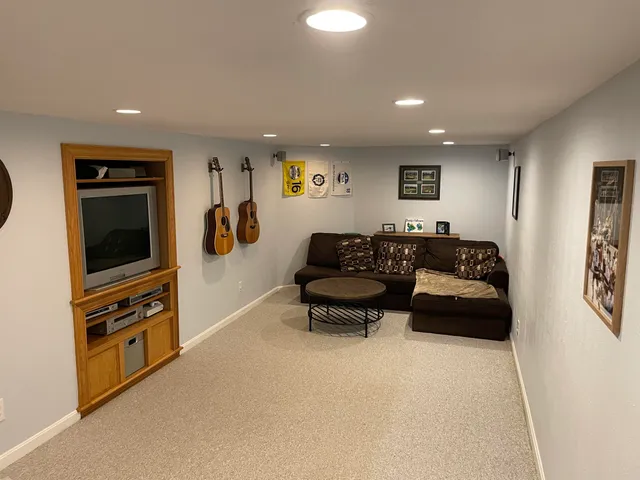 $2,300 | 20 Wayland Road, Hyannis, MA 02601