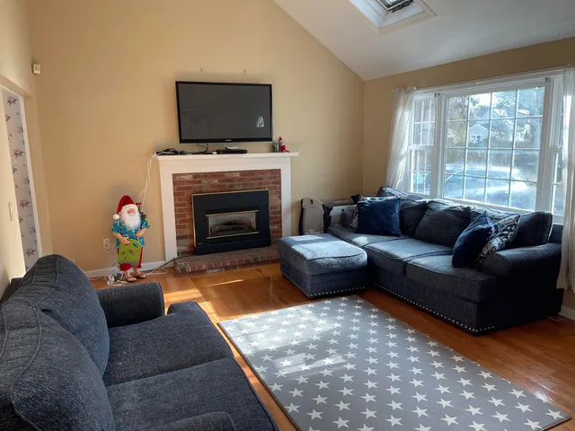 $2,300 | 20 Wayland Road, Hyannis, MA 02601