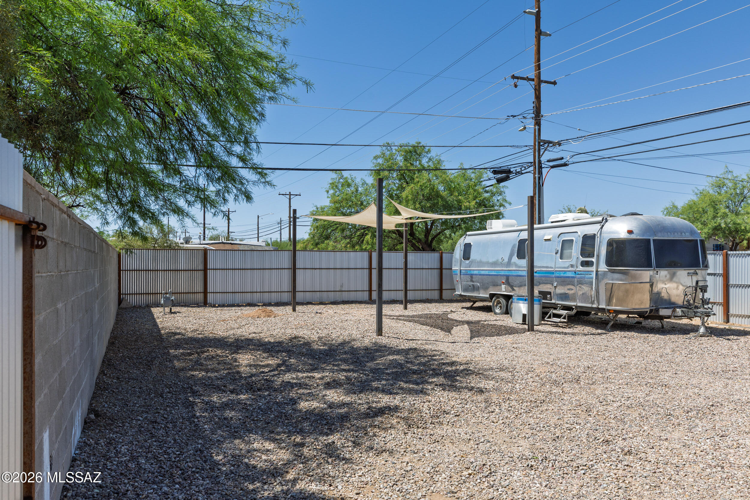 802 East Silverlake Road Tucson, AZ 85713 - Photo 15 of 46