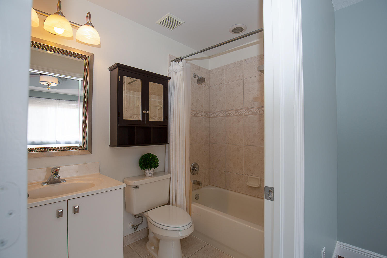 117 Coconut Key Lane Delray Beach, FL 33484 - Photo 12 of 20 Upstairs Bathroom
