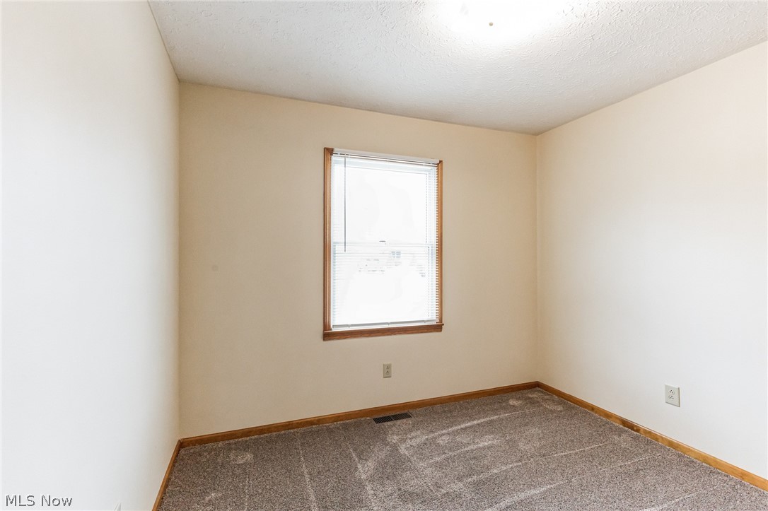 4248 Laurel Road Lorain, OH 44055 - Photo 15 of 23
