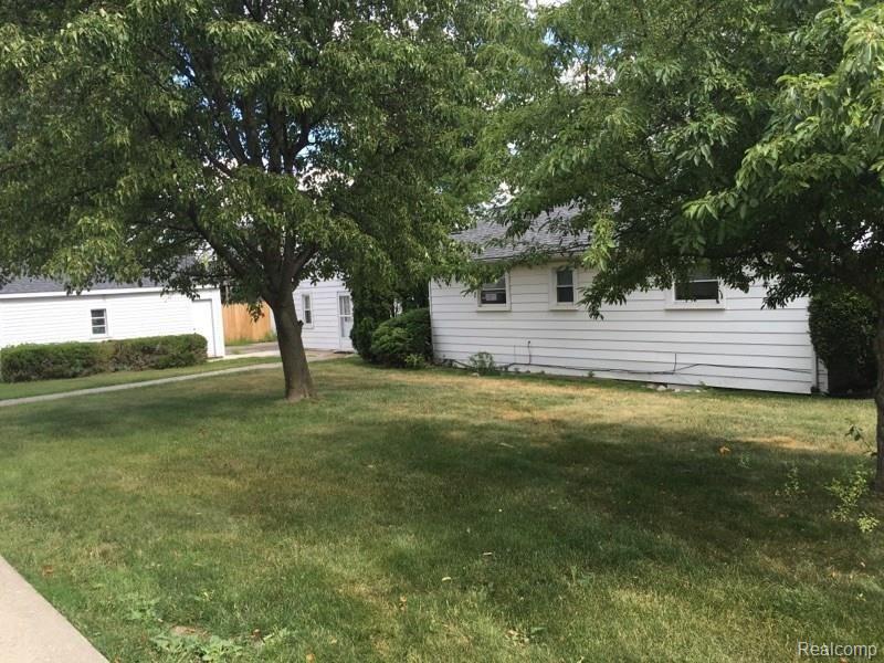 1422 West Auburn Road Rochester, MI 48309 - Photo 3 of 14 IMG_0301.jpg