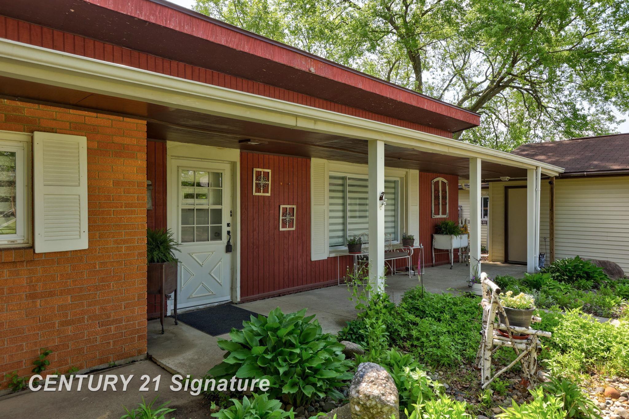 8444 North Bray Road Mount Morris, MI 48458 - Photo 3 of 34