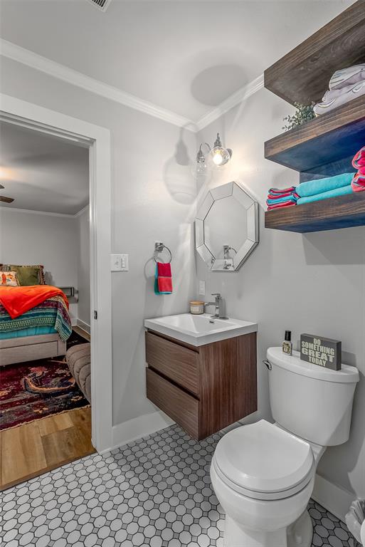128 Knott Drive Many, LA 71449 - Photo 24 of 39 a bathroom with a sink mirror vanity and toilet