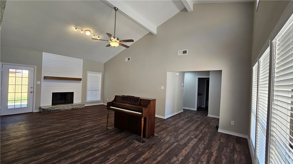 2438 Scotch Moss Drive Corpus Christi, TX 78414 - Photo 14 of 34 a view of livingroom with hardwood floor and a ceiling fan