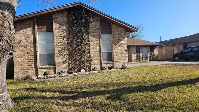 a view of a house with a yard