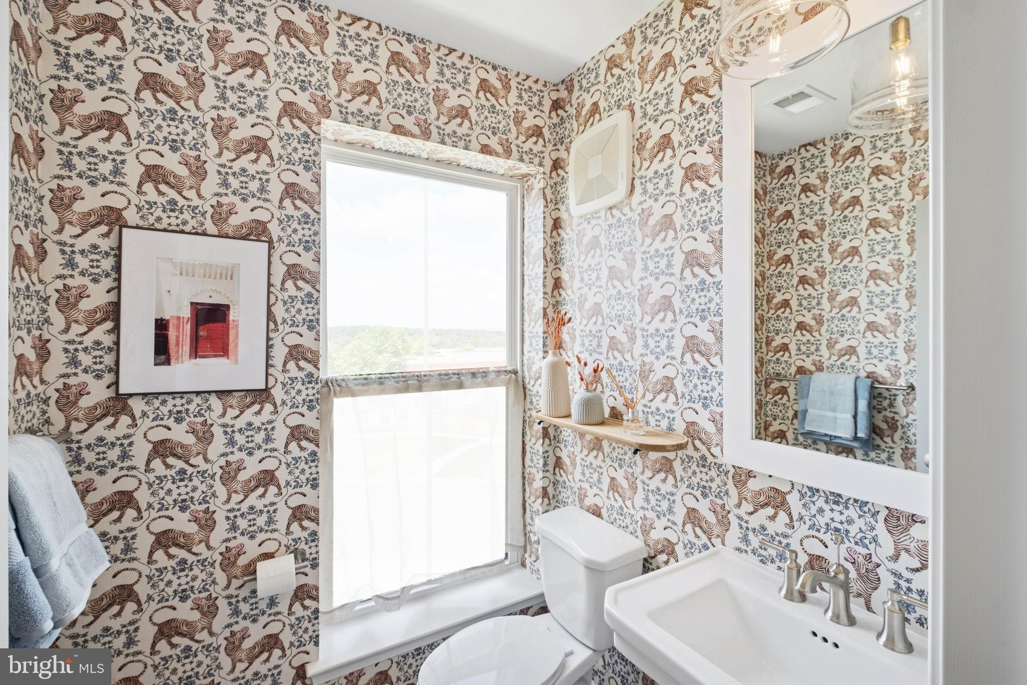 14962 Deco Circle Chantilly, VA 20151 - Photo 10 of 53 a bathroom with a toilet and a sink